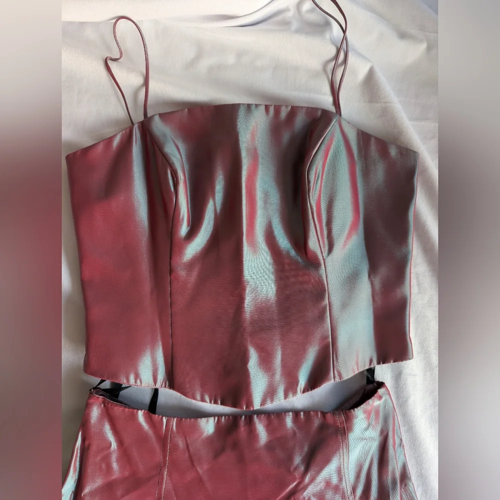 🌷Elegant Burgundy Strapless Dress - Picture 2 of 10